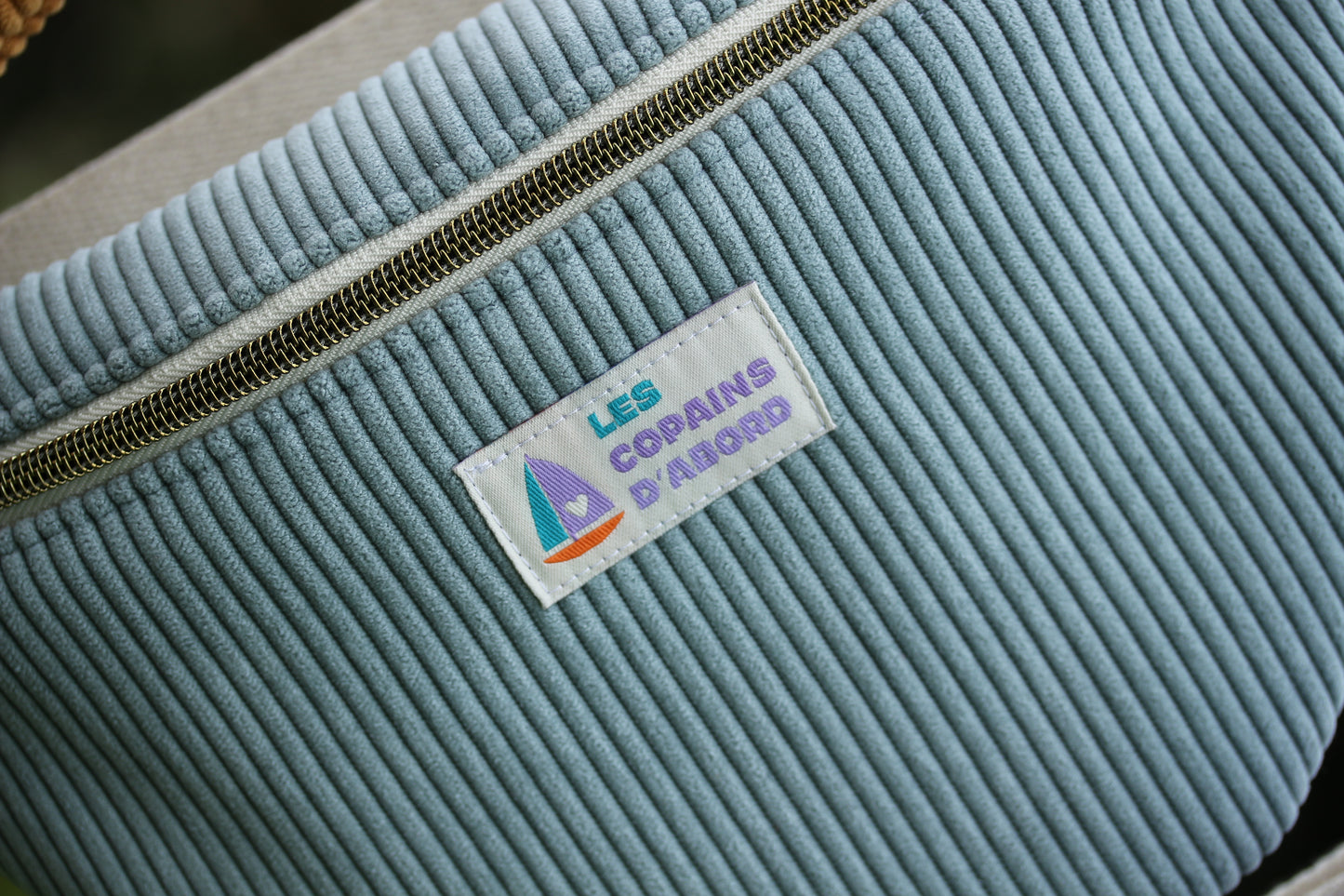 Sac banane enfant "Les copains d'abord" Velours côtelé bleu ciel