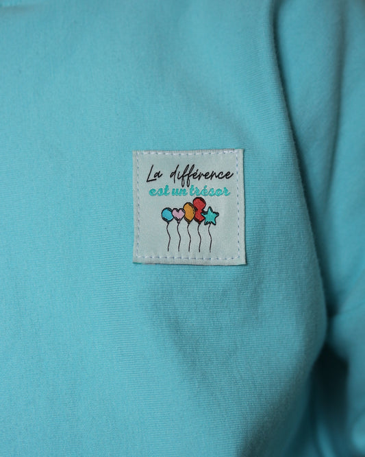Sweat en coton enfant bleu ciel "La différence est un trésor"
