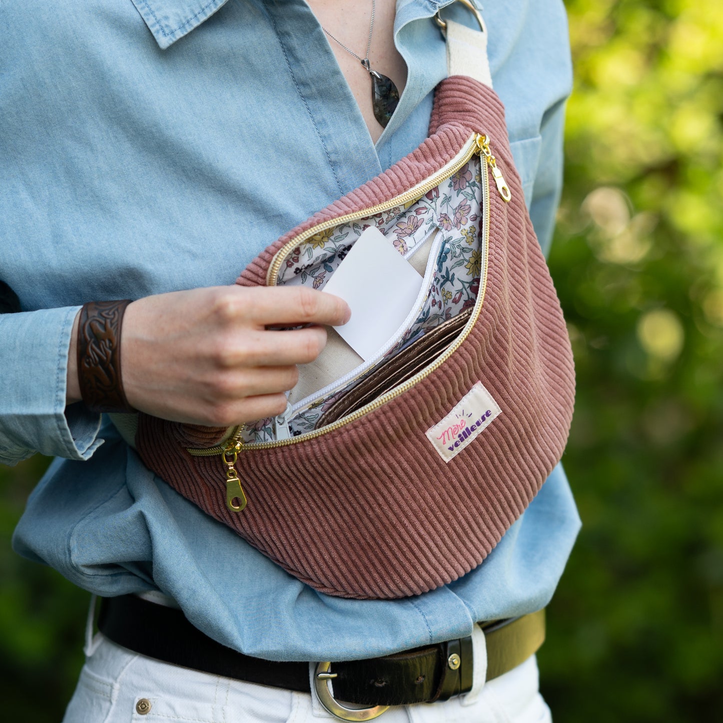 Sac banane "Mère veilleuse" velours côtelé Rose - Fait main en France