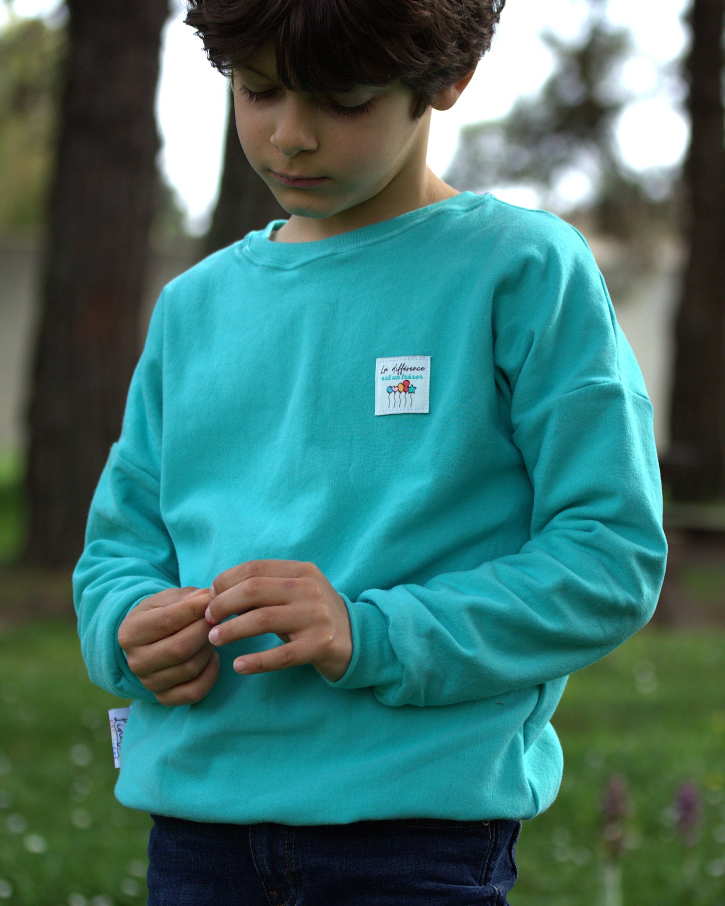 Sweat en coton enfant bleu ciel "La différence est un trésor"