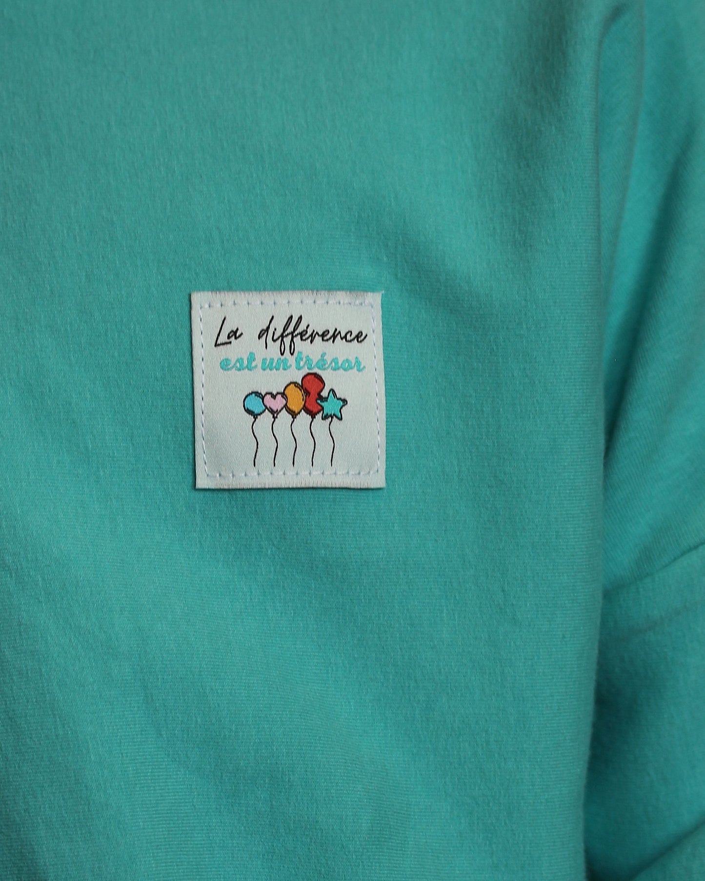 Sweat en coton enfant bleu ciel "La différence est un trésor"