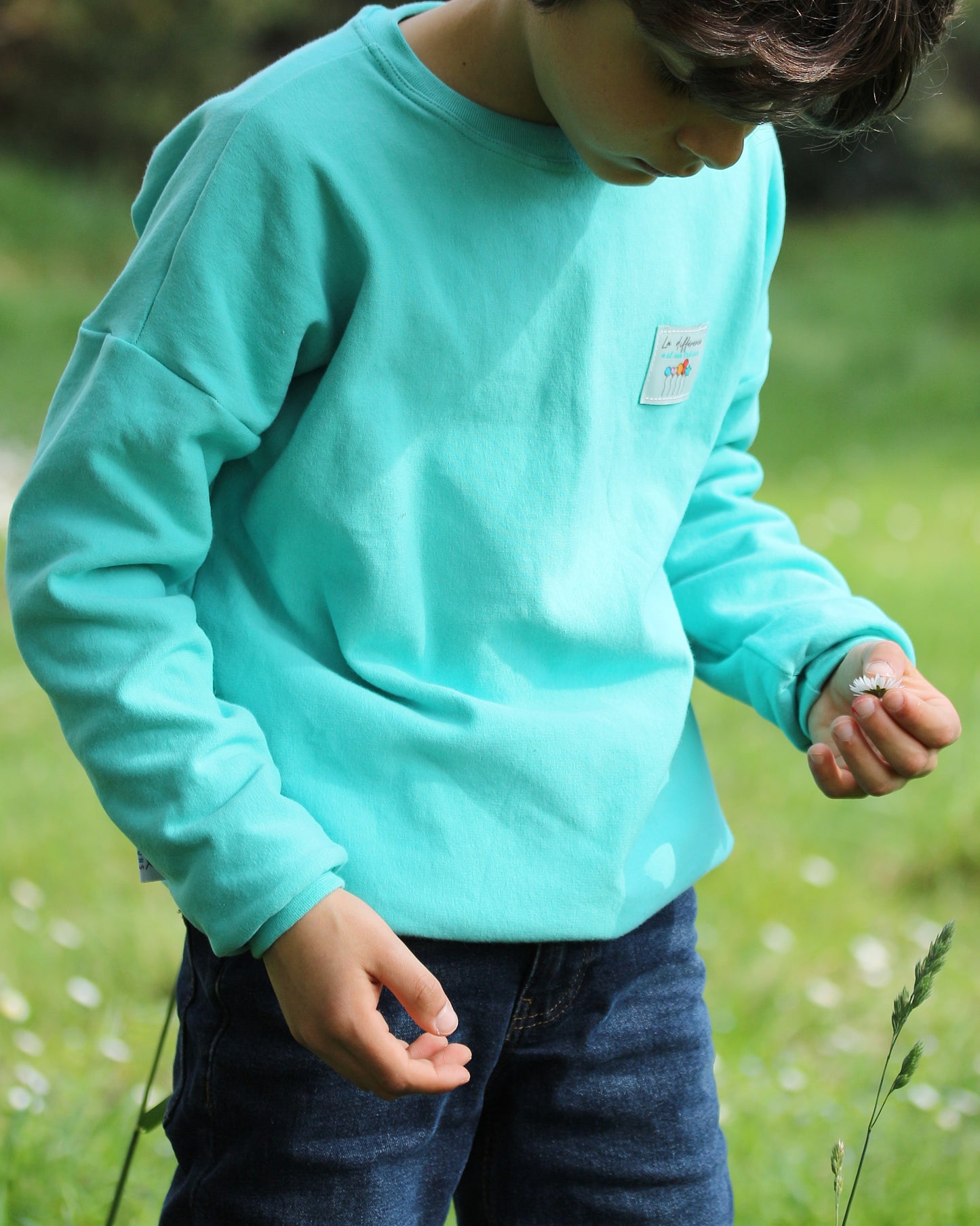 Sweat en coton enfant bleu ciel "La différence est un trésor"