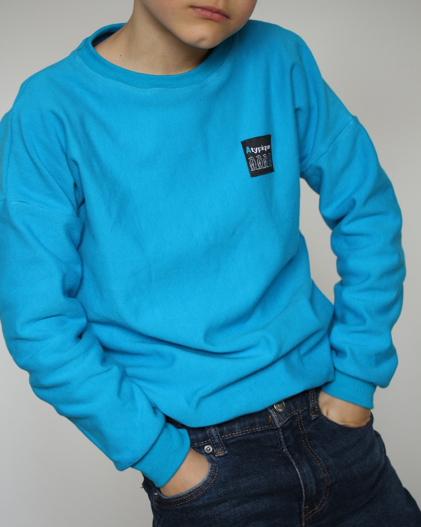 Sweat en coton enfant bleu turquoise "Atypique"