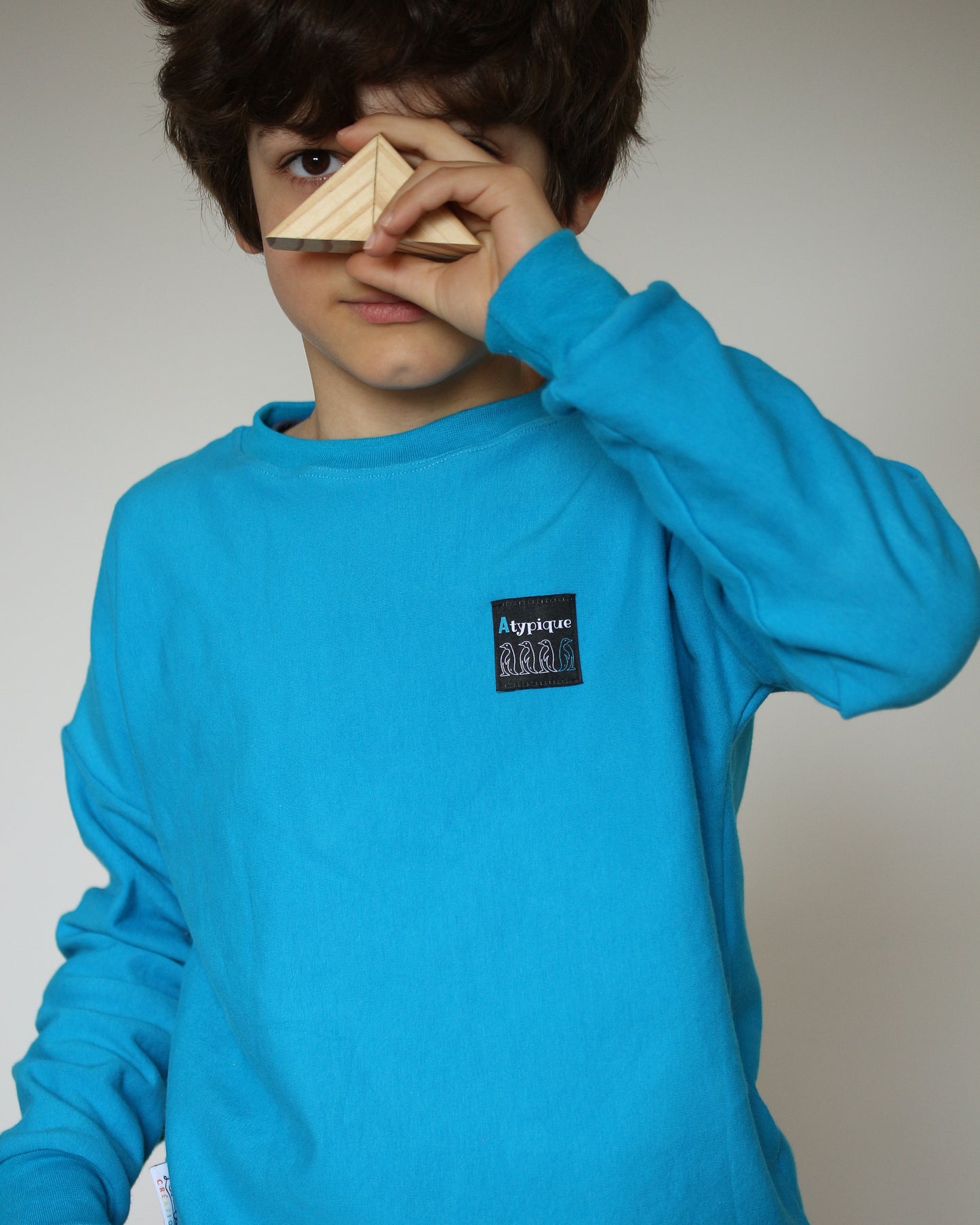 Sweat en coton enfant bleu turquoise "Atypique"