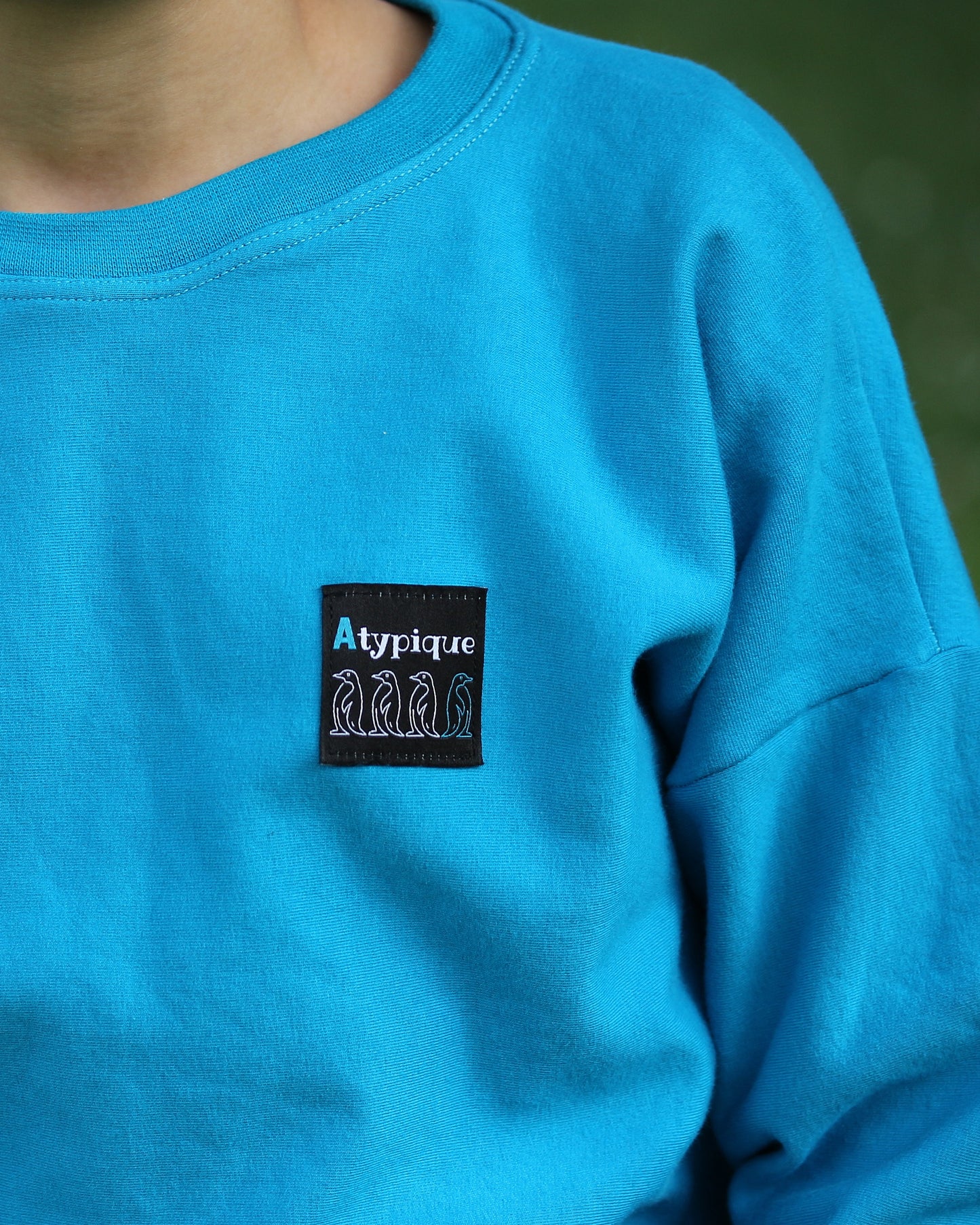 Sweat en coton enfant bleu turquoise "Atypique"