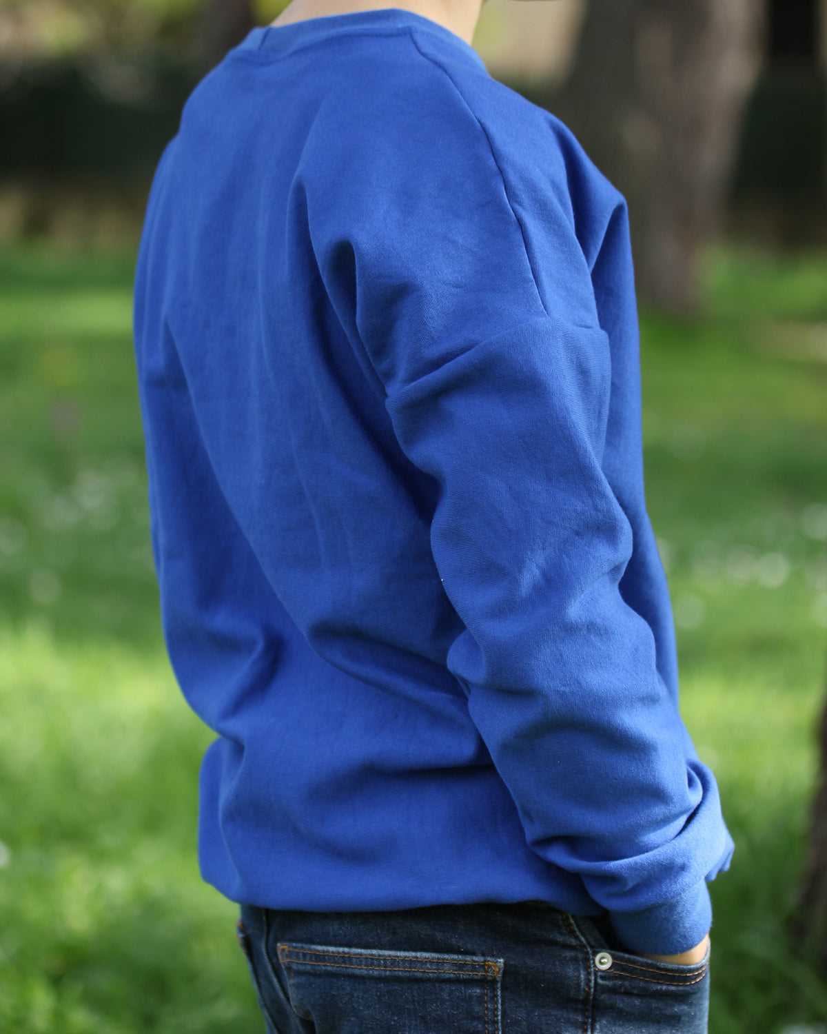 Sweat en coton enfant bleu roi "A contre courant"