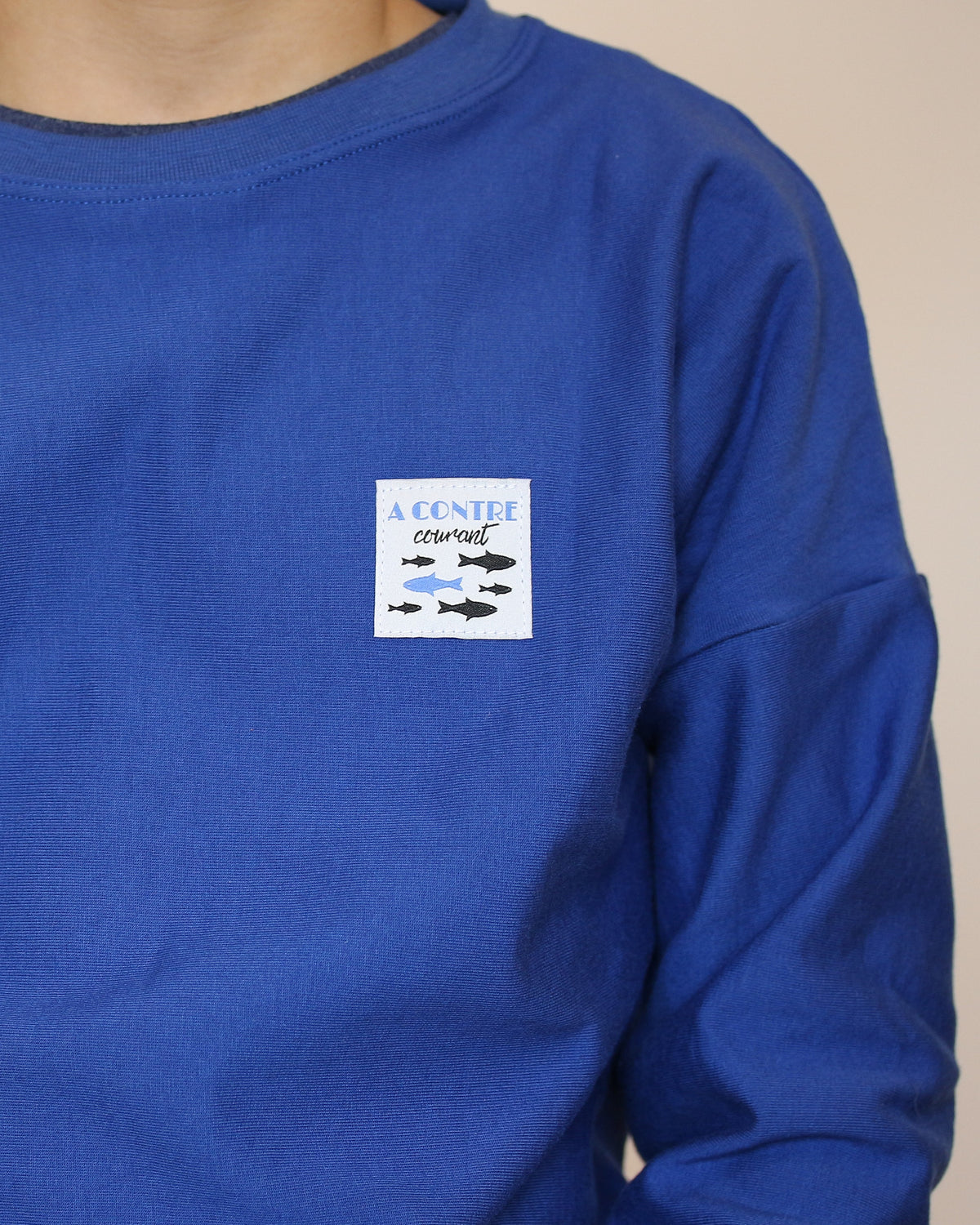 Sweat en coton enfant bleu roi "A contre courant"